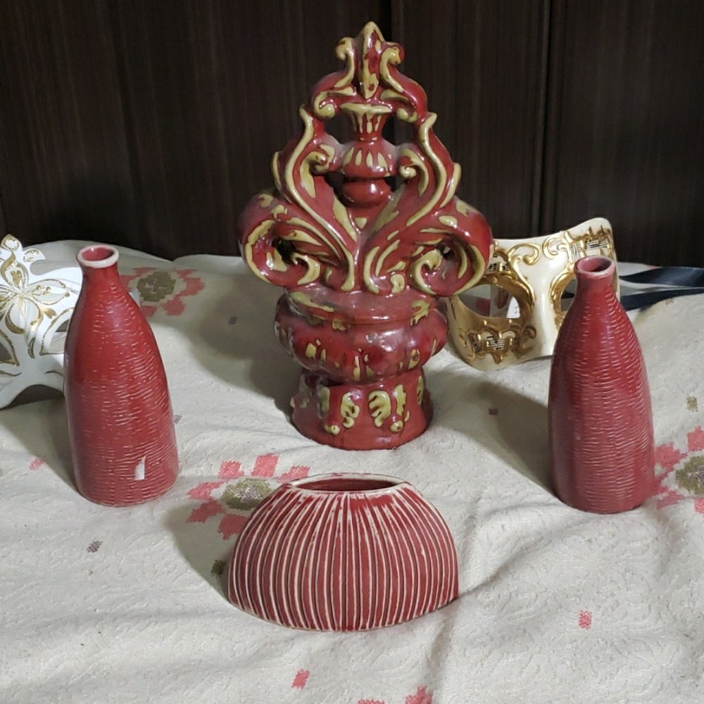 Rust Porcelain figurine set. 4 piece
